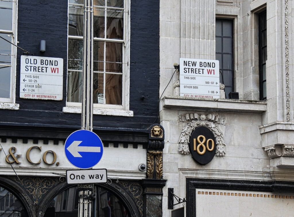 Old Bond Street, New Bond Street" by It's No Game is licensed under CC BY 2.0.